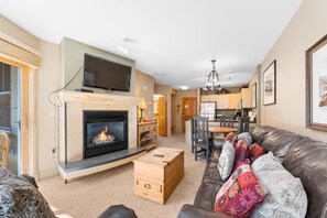 Flat-screen TV, fireplace, DVD player - In the Heart of River Run for Easy Access Walk to Shops, Dining & Gondola! (Keystone)
