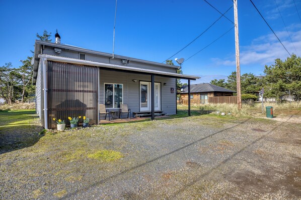 Unclassified image, 1 of 23, button