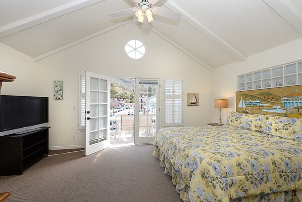 3 bedrooms, iron/ironing board, travel crib, WiFi - 227D: Large Two Story Home, 1 Block from the Beach, Fireplace, Hillside Views - (Avalon)