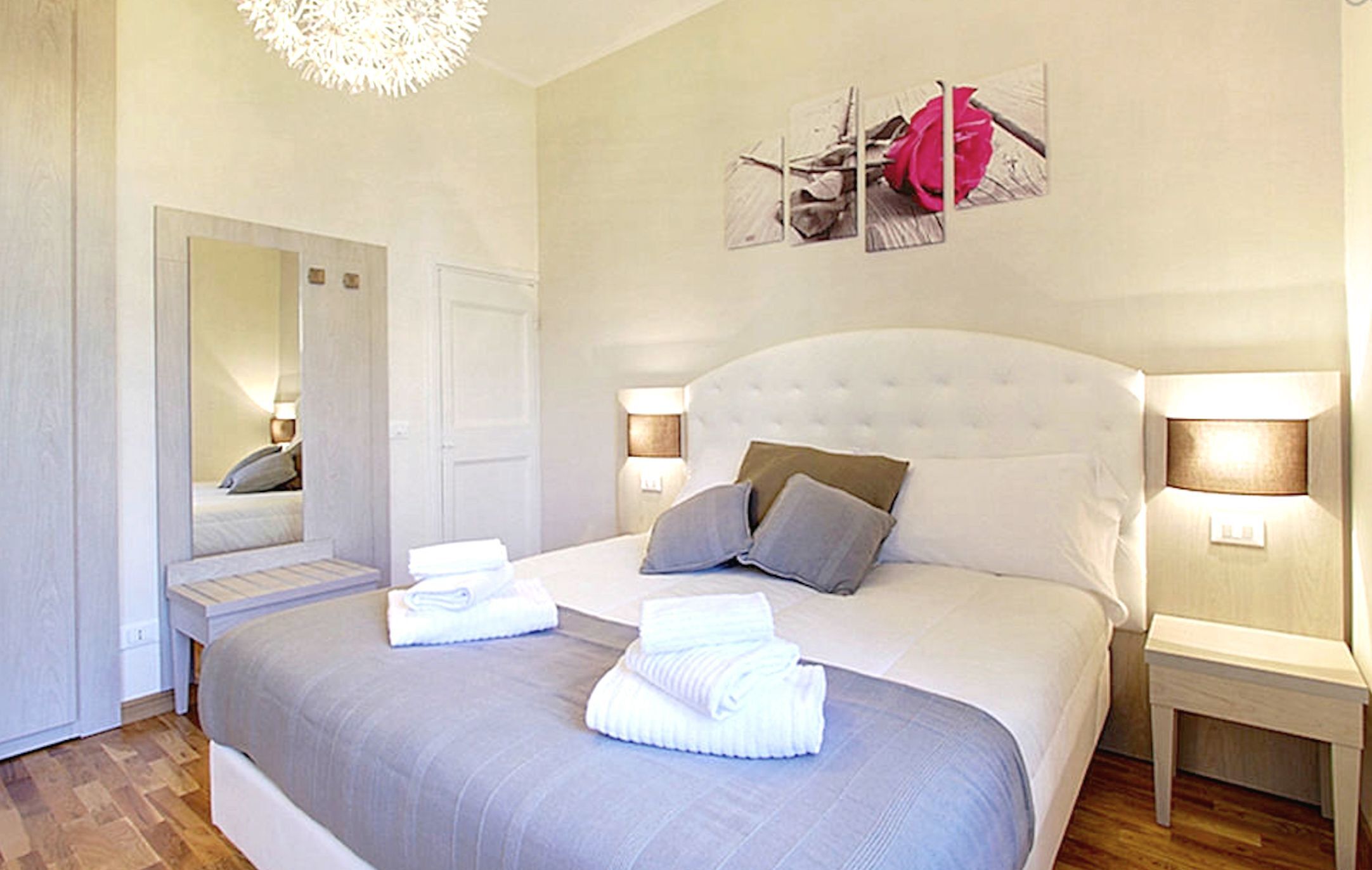 2 bedrooms, in-room safe, desk, iron/ironing board