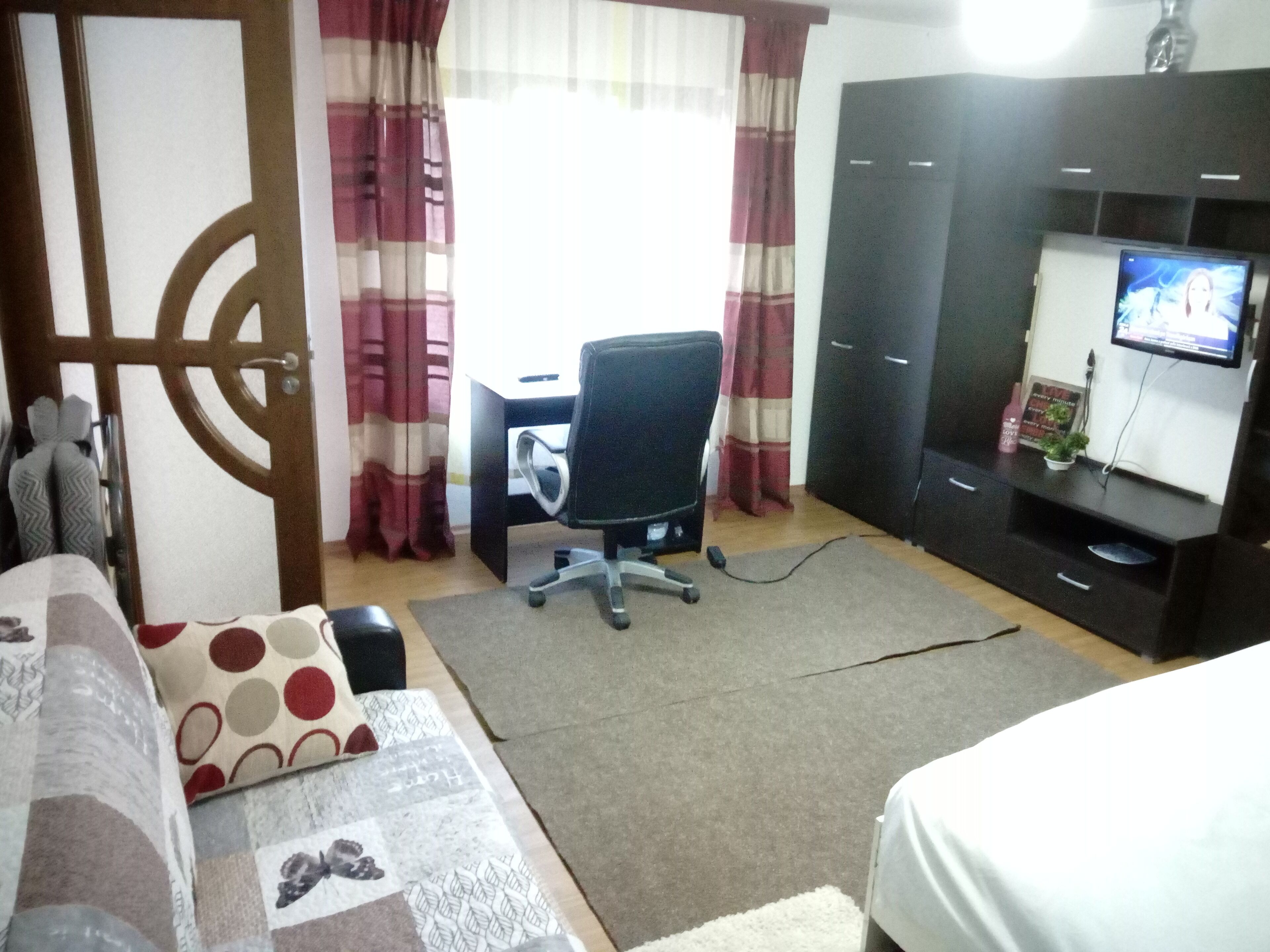 2 bedrooms, iron/ironing board, Internet, bed sheets