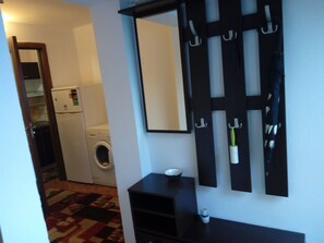 Interior - Comfortable  as at home!Rest and relax , with garden view.Great prices! (Timișoara)