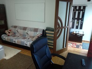 TV - Comfortable  as at home!Rest and relax , with garden view.Great prices! (Timișoara)