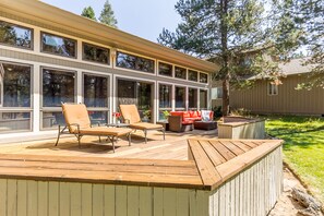 Terrace/patio - YELP37 - Private Indoor Pool + Hot Tub, A/C, Foosball (Sunriver)