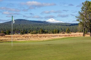 Golf - YELP37 - Private Indoor Pool + Hot Tub, A/C, Foosball (Sunriver)