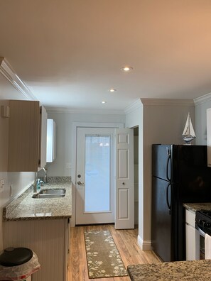 KĂŒhlschrank, Mikrowelle, Ofen, Herdplatte