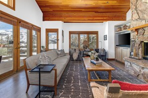 TV, fireplace, DVD player, stereo