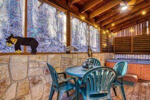 Dining - ER317 - The Cubby Hole - Great location - Close to town (Pigeon Forge)