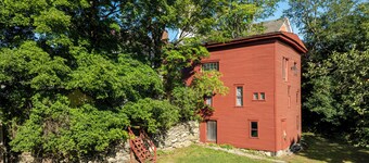 1868 CARRIAGE HOUSE-QUAINT + COZY-LESS THAN 20 MIN TO OKEMO!