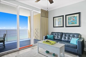 Een smart-tv, een dvd-speler en boeken