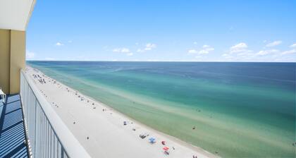 BEACH FRONT Double King Sleeps 6, Wifi, Beach Service & under building parking!