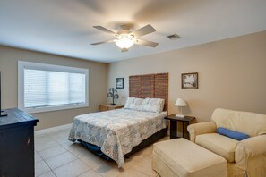 4 bedrooms, iron/ironing board, free WiFi, bed sheets