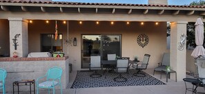 Outdoor dining - Rio Verde Townhouse overlooking the golf course. (Rio Verde)