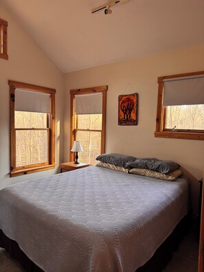 1 bedroom, desk, iron/ironing board, WiFi - Peace-in-the-Forest Retreat - Singles, Couples, Artists, Forest Lovers (Pickens)