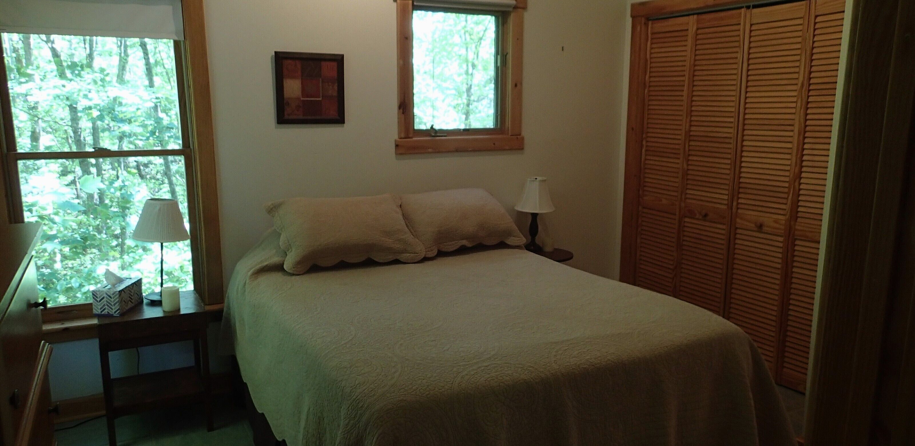 1 bedroom, desk, iron/ironing board, WiFi