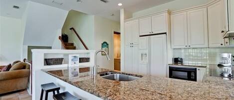 Refrigerador, microondas, horno, lavavajillas