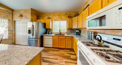 Classic, dog-friendly home with landscaped backyard, private pool & spa