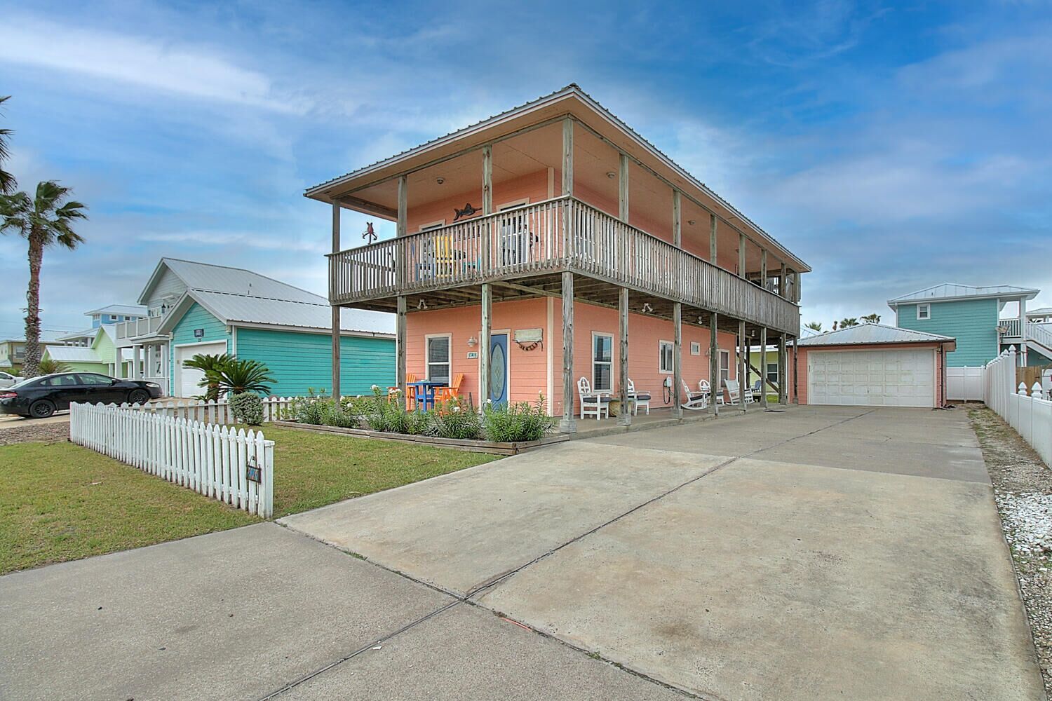 Beautiful private home! 1000 sq ft of decks Gameroom Community Pool Boardwalk
