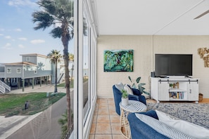 Sink into plush seating while you enjoy your favorite shows on the flatscreen or simply gaze at palm-studded neighborhood views through expansive windows—your coastal retreat awaits. - This spacious 2/2 is located right in the heart of Port A! Private fishing pier! (Port Aransas)