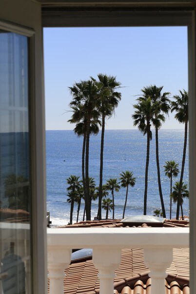 Huge 5 Bedroom 5 bath with awesome view of surf point