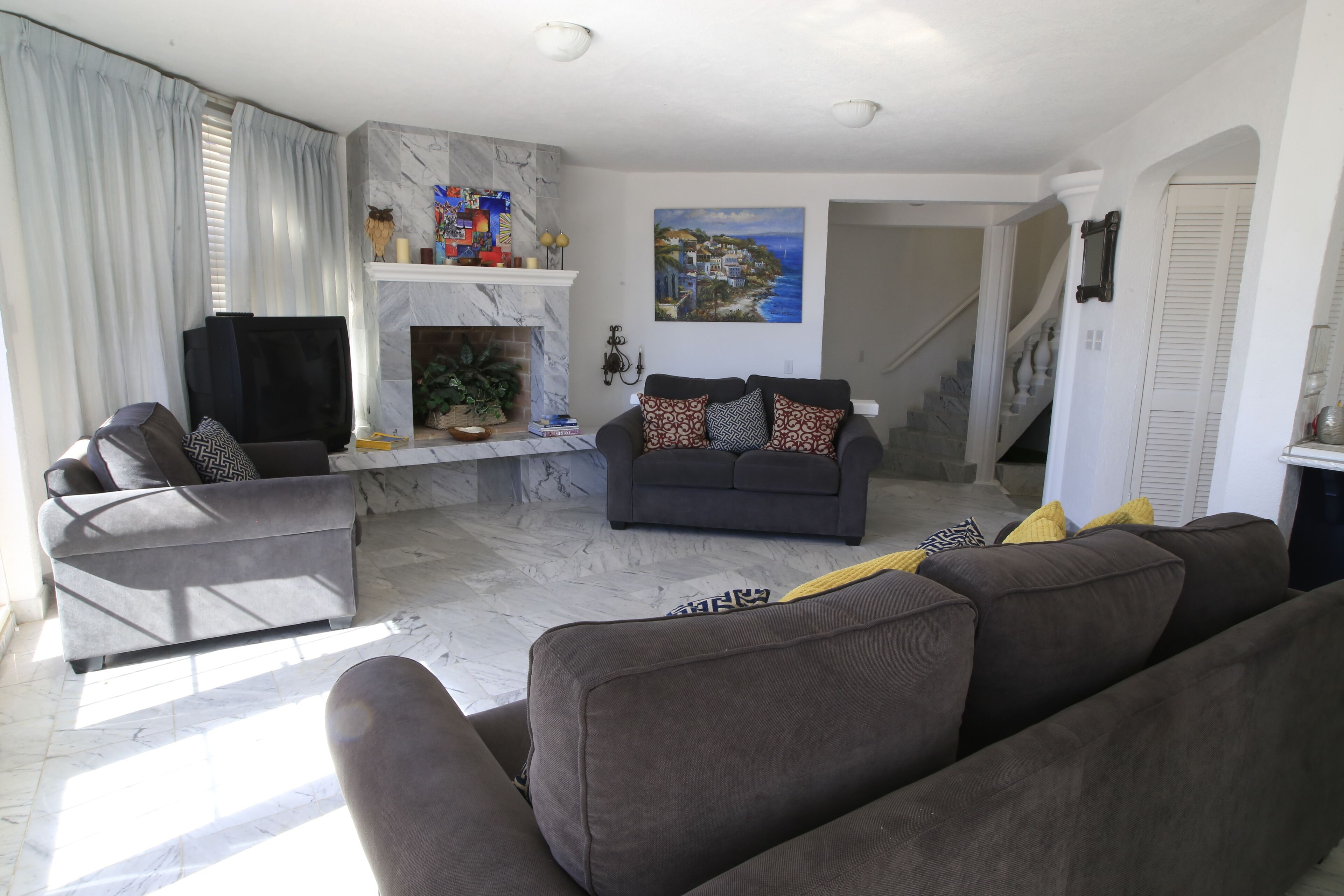 Smart TV, fireplace