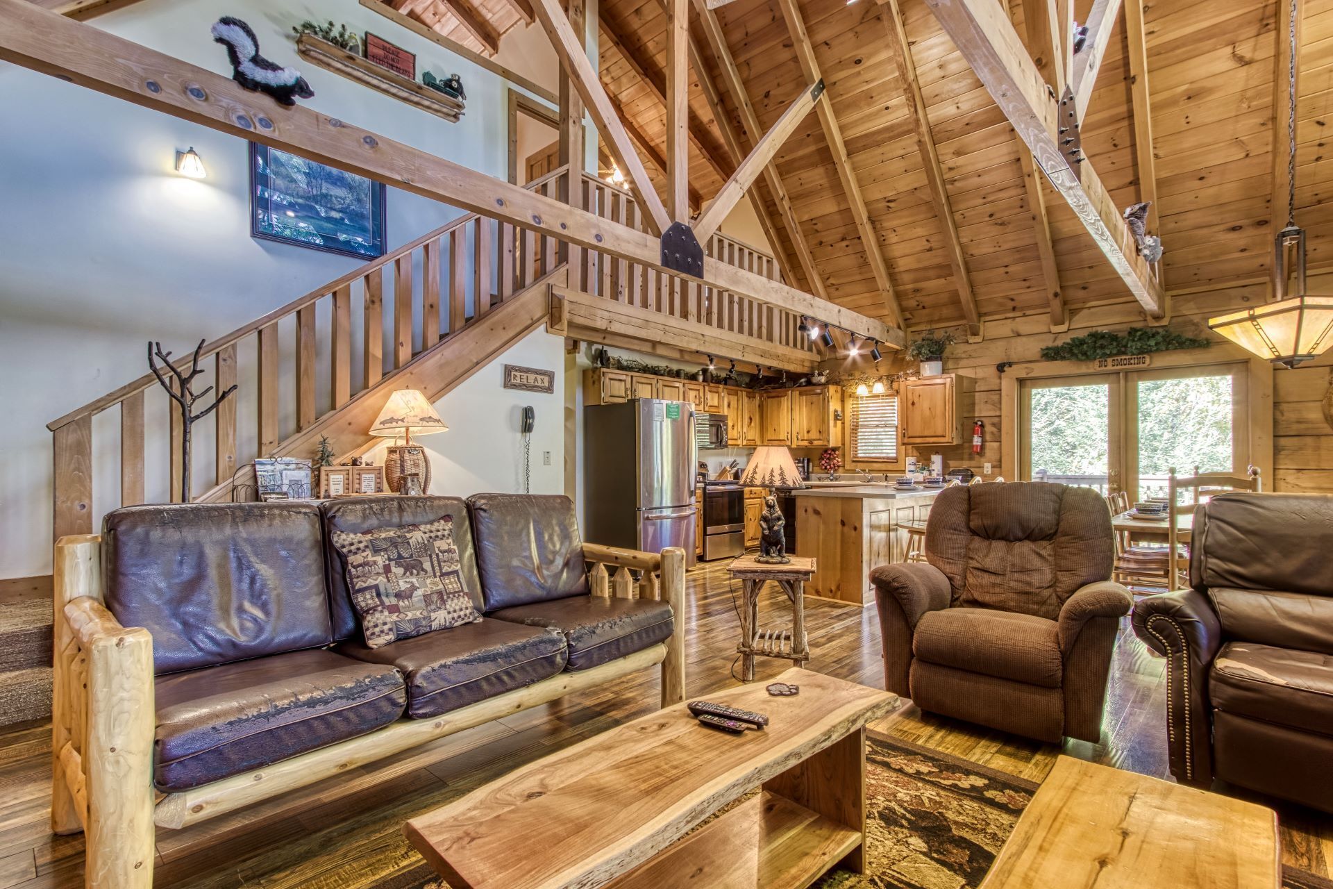 电视、壁炉、DVD 播放器、桌上足球