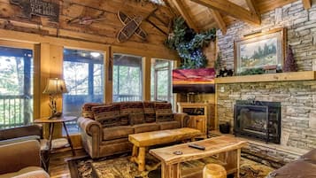 TV, lareira, DVD player, pebolim