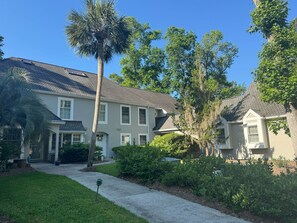 Exterior - 147 Evian - Lagoon & Golf Course View, Pool/Tennis (Hilton Head Island)