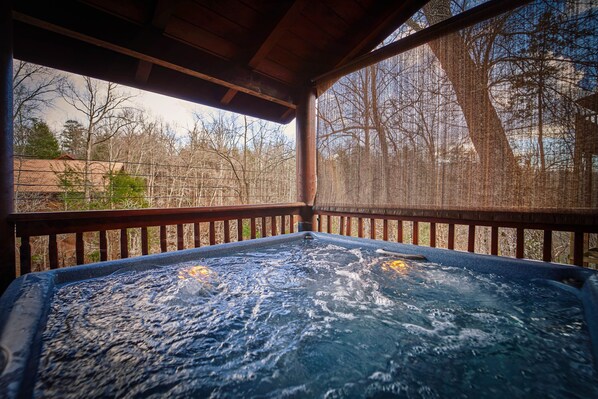 Outdoor spa tub