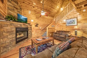 Fernseher, Kamin, DVD-Player