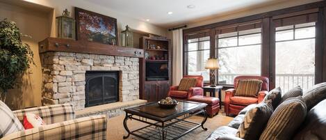 Télévision, cheminée