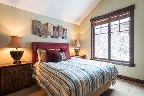 3 bedrooms, iron/ironing board, free WiFi, bed sheets - Book a Getaway Today! Luxury townhome, Silver Star #902, with bunk room (Park City)