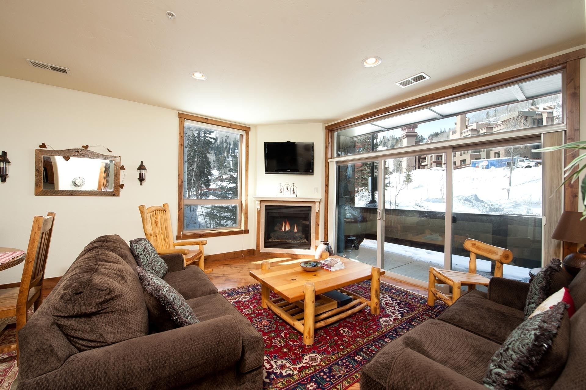 Luxury Condo by Main Plaza - Walk to Slopes