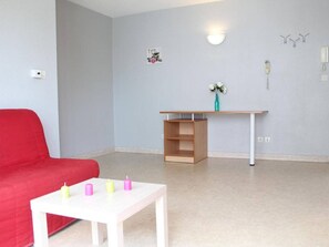 Interior - 2-room apt with balcony, private parking, quiet area (La Rochelle)