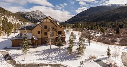 Spacious Townhouse in River Run w/ Slope Views from Private Deck!