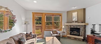 Spacious Townhouse in River Run w/ Slope Views from Private Deck!