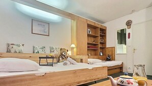 A cozy room with a bed, a wooden table with a teapot, and a teddy bear on the bed. - Studio for 4 in Tignes ski-in/ski-out near shops (Tignes)