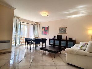 TV - N&J -PALAIS RENOIR - Close sea - Free parking (Niza)