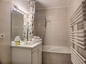 Bathtub, hair dryer