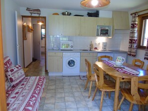 冷蔵庫、電子レンジ、オーブン、食器洗い機