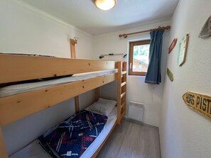 2 bedrooms