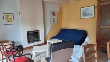 TV, fireplace, DVD player, stereo