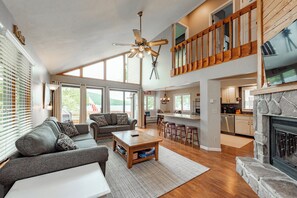 Smart TV, fireplace, DVD player, table football