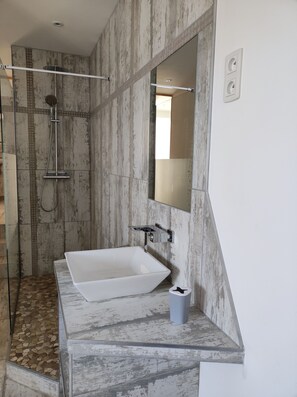 Ducha y secador de pelo