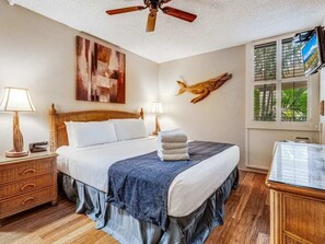 1 bedroom, iron/ironing board, Internet - Hawaii Décor W/Kitchen, Lanai, WiFi–Kamaole Sands (KIHEI)