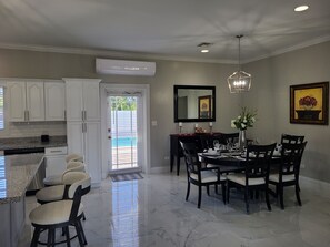 Dining - Island Comfort near both Lyford Cay and Albany Resort, Marinas and Golf Courses (Nassau)