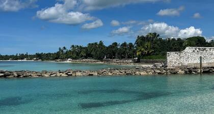 Island Comfort near both Lyford Cay and Albany Resort, Marinas and Golf Courses