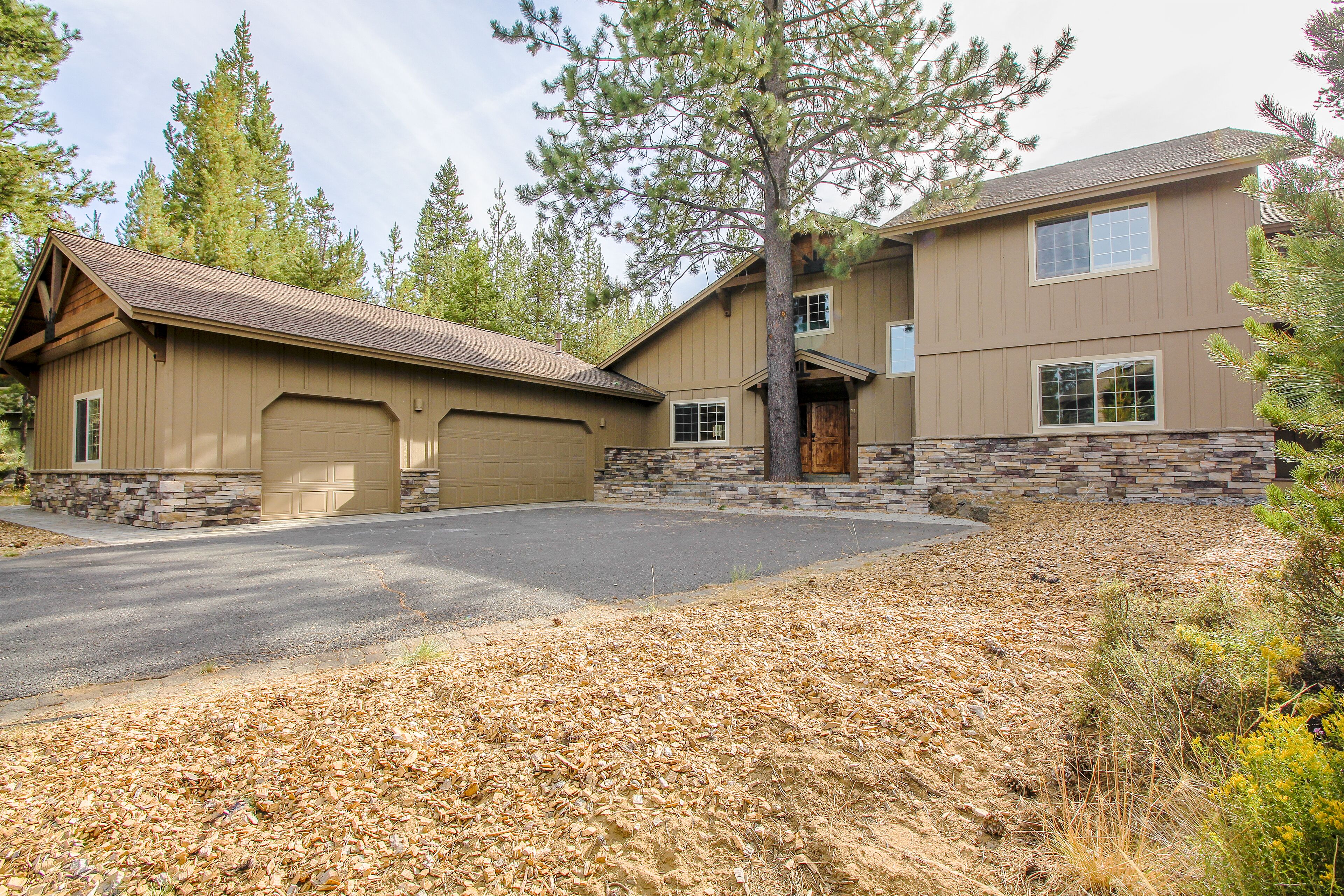 Luxury Mountain Retreat, Ping Pong, Gourmet Kitchen, Hot Tub, A/C - VINE21