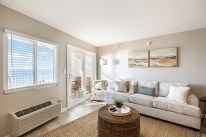 TV - Beachfront Beauty - Practically New 1BR Condo! Gulf Front At Perdido Skye (Pensacola)