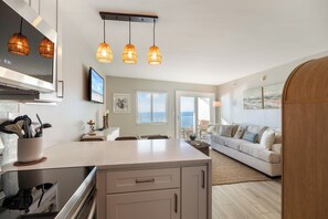 Interior - Beachfront Beauty - Practically New 1BR Condo! Gulf Front At Perdido Skye (Pensacola)